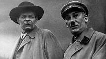 Maxim Gorkij a Genrich Jagoda, snímek z doby ne dříve než v listopadu roku 1935