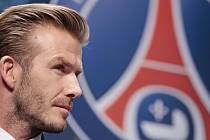David Beckham pří představení v Paříži.