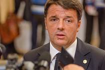 Italský premiér Matteo Renzi řekl, že největší problém pro Evropskou unii nyní představuje Maďarsko, které „postavilo novou zeď", a nikoli Rusko.