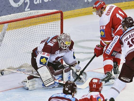 Slavia - Sparta:  Miloslav Čermák ze Slavie dává gól