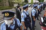 Policejní kordon před tokijskou rezidencí zavražděného expremiéra Šinzóa Abeho