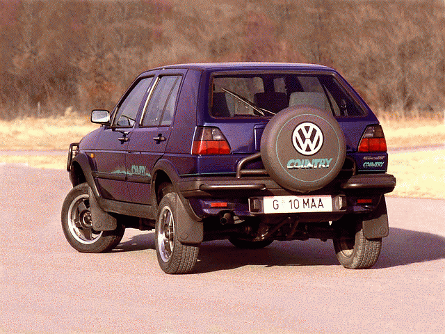 Volkswagen Golf Country - Vzít běžný hatchback, zvednout mu podvozek a nasadit ochranné rámy do přírody bylo v té době prakticky nepředstavitelné.
