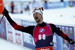 Norský biatlonista Sturla Holm Laegreid a jeho radost ze zlata na MS