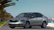 Škoda Octavia -14 785 prodejů. Celkem: 175 965.