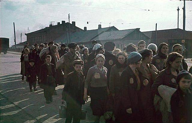 Obyvatelé židovského ghetta v Minsku