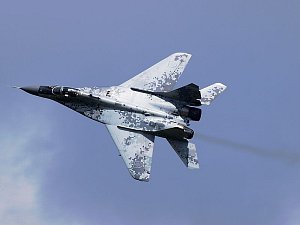Stíhačka MiG-29 slovenských ozbrojených sil v digitální kamufláži po modernizaci.