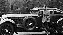 Woolf Barnato byl nejen vynikajícím závodníkem, který třikrát vyhrál Le Mans, a věhlasným sukničkářem, ale také manažerem, jenž vedl firmu poté, co ji Rolls-Royce koupil. Jeden z Bentley Boys se tak stal šéfem celého podniku.