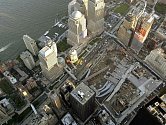 Celkový pohled na místo po mrakodrapech Světového obchodního střediska (WTC) v New Yorku, kde během teroristických útoků 11.září 2001 přišlo o život 2749 nevinných lidí.