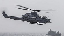 Vrtulník AH-1Z Viper.