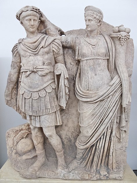Císař Nero a jeho matka Agrippina. Jejich vztahy se postupně zhoršily a propukl mezi nimi boj o moc, který vyvrcholil vraždou Agrippiny.