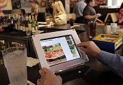 Pařížské restaurace začaly používat jídelní lístek v iPadu. 