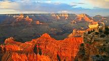 Grand Canyon. Dechberoucí americký národní park je i místem, kde se přepisovaly dějiny civilního letectví. Bohužel tragicky. Ve vzduchu nad Grand Canyonem se v roce 1956 srazila dvě civilné letadla plné cestujících. Zemřelo všech 128 lidí.