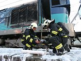 V Bohušovicích nad Ohří začala hořet v sobotu 16. červnavečer při příjezdu do nádraží dieselelektrická lokomotiva tahnoucí vlak s několika desítkami cisteren plných nafty.
