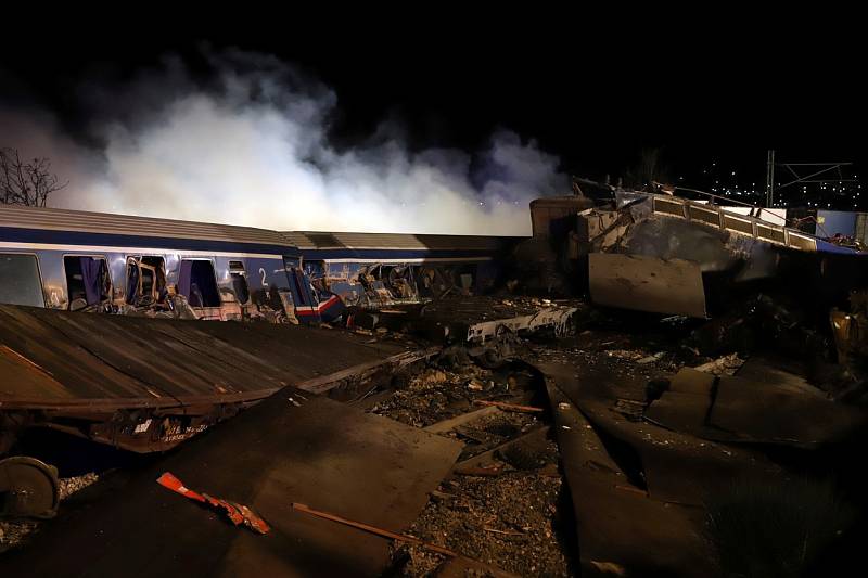 Tragická srážka vlaků u řeckého města Larissa, 1. března 2023. Desítky lidí zemřely, další desítky se zranily