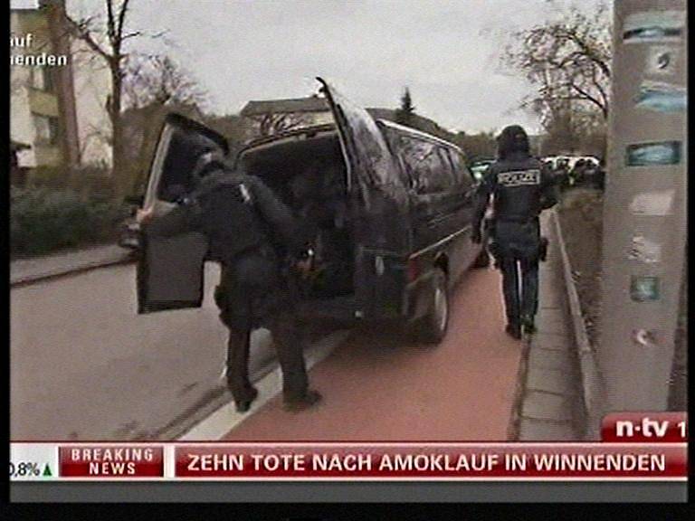 Policisté prošetřují průběh střelby.