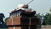 Památník s tankem T34 v Žatci