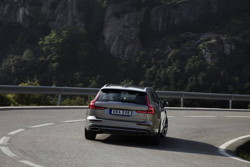 Volvo V60.