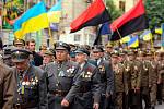 Bývalí příslušníci Ukrajinské povstalecké armády (UPA), ozbrojené složky Organizace ukrajinských nacionalistů (OUN) Stepana Bandery na vzpomínkové akci.