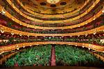 Barcelonská opera vyměnila diváky za květiny. Zahrála jim Pucciniho koncert s názvem Chryzantéma