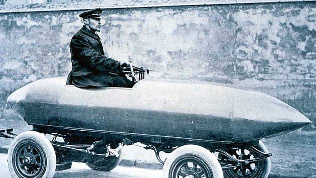 La Jamais Contente, první auto, které pokořilo hranici 100 km/h, jezdilo na elektřinu.