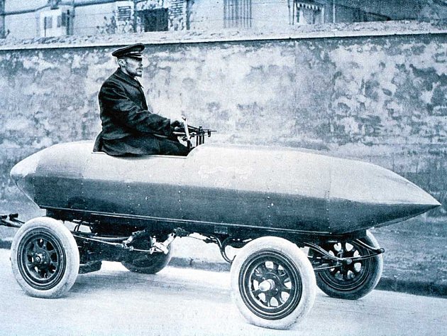 La Jamais Contente, první auto, které pokořilo hranici 100 km/h, jezdilo na elektřinu.