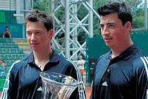 František (vlevo) a Tomáš Kaberle na archivním snímku z letního tenisového turnaje.
