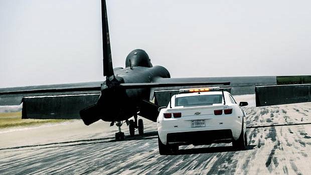 Chevrolet Camaro a Lockheed U-2.