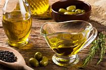 Olivový olej patří mezi zdravé potraviny.
