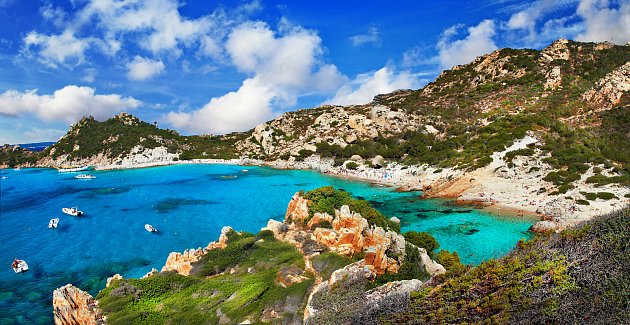 Karibik Evropy není jen o krásných plážích. Pět důvodů, proč navštívit Sardinii