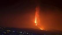 Sopka na španělském ostrově La Palma stále chrlí lávu