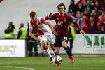 Tomáš Rosický (vpravo) v derby mezi Spartou a Slavií.