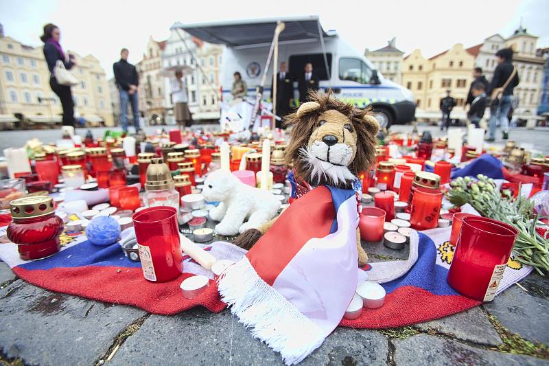 Září 2011: Pieta za hokejisty Jana Marka, Karla Rachůnka a Josefa Vašíčka (Praha).