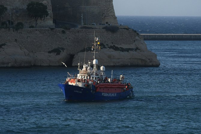 Loď s migranty na palubě. Ilustrační snímek