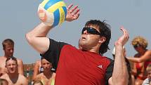 Jaromír Jágr si v minulé léto zahrál v rámci dovolené i beachvolleyball v Doksech.