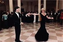 Princezna Diana tančí na plese v Bílém domě s Johnem Travoltou