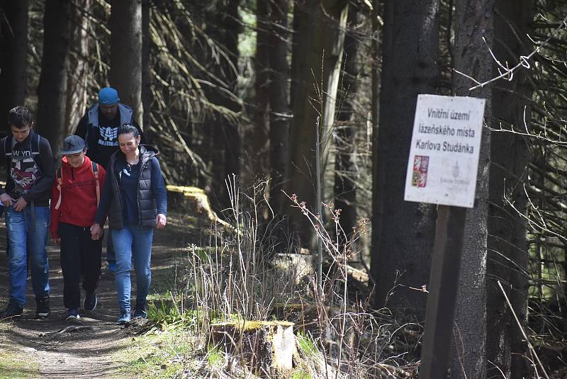 Horské lázně Karlova Studánka lákají klienty sloganem Naber sílu po covidu! Podstatou klimatoterapie je pohyb na čerstvém vzduchu.