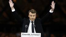 Emmanuel Macron před svými příznivci
