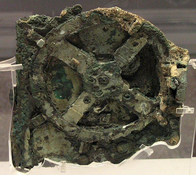 Mechanismus z Antikythéry, bronzové diferenciální ozubené soukolí ze starověku