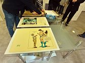 Namísto zahájení předaukční výstavy zasahovali 7. února v pražském Topičově salonu kriminalisté. Přišli zabavit originály legendárního komiksu Káji Saudka Muriel a andělé, který se měl za několik dní nabízet v dražbě s vyvolávací cenou 5,9 milionu korun. 