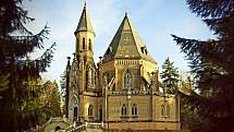 Krypta Schwarzenberské hrobky u Třeboně ukrývá 26 rakví s ostatky členů rodu.