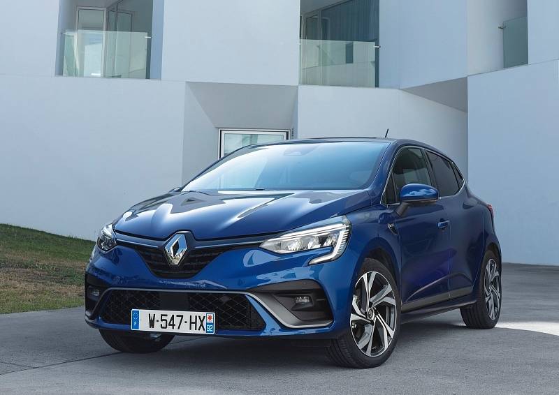 Nový Renault Clio má rovněž motor 1,0 (74 kW). Stojí 318 000 Kč a rozjede se až na 187 km/hod