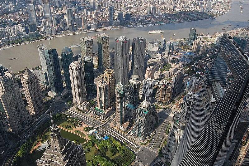 Výhled z mrakodrapu Shanghai Tower. Právě v této budově se nachází i Heavenly Jin, nejvýšše položená restaurace (nacházející se uvnitř budovy) na planetě.