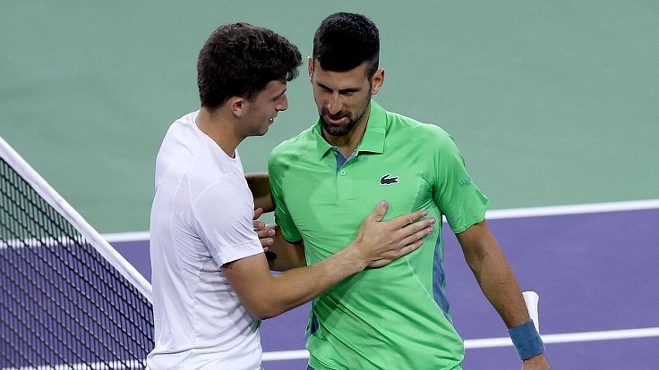 Mladý italský tenista Luca Nardi zaskočil ve 3. kole turnaje v Indian Wells světovou jedničku Novaka Djokoviče.