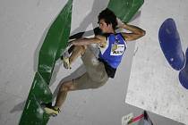 Český lezec Adam Ondra v semifinále MS v boulderingu