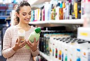 Francouzské zákaznice čtou údaje o složení kosmetických výrobků stále častěji a důkladněji