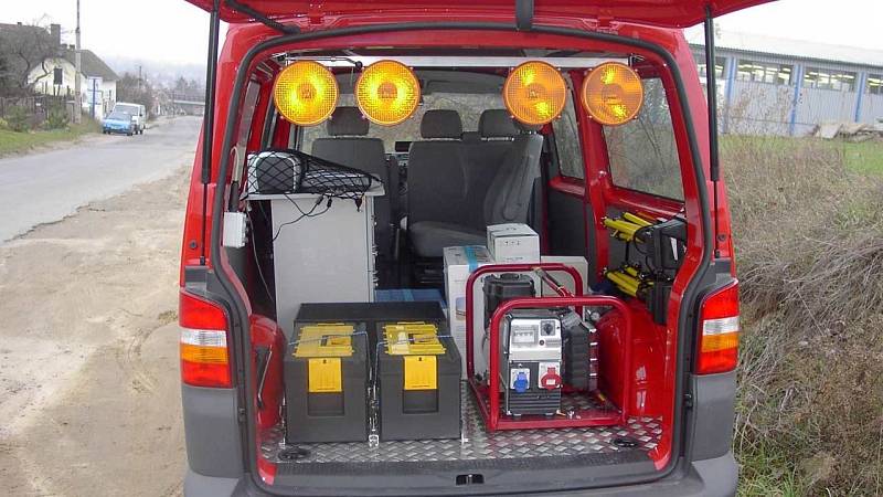 Volkswagen Transporter pro hasičský záchranný sbor jako mobilní vyšetřovací pracoviště.