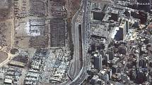 Pohled na explozi v libanonském Bejrútu ze satelitního snímku, 5. srpna 2020