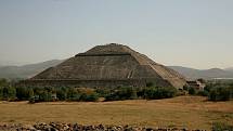 Starodávné město Teotihuacán v dnešním Mexiku láká množství turistů. Podle Světového památkového fondu však ruku v ruce s turismem nejsou v ruce dostatečné příjmy na adekvátní péči o místo. Teotihuacán je proto na seznamu ohrožených památek.