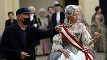 Robert Dornhelm a představitelka hlavní role, německá herečka Ursula Strauss, která představuje závěrečné období života panovnice Marie Terezie.