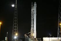 Start nákladní lodě Dragon soukromé společnosti SpaceX z Mysu Canaveral na Floridě k Mezinárodní vesmírné stanici (ISS) se dnes odpoledne SELČ nezdařil.
